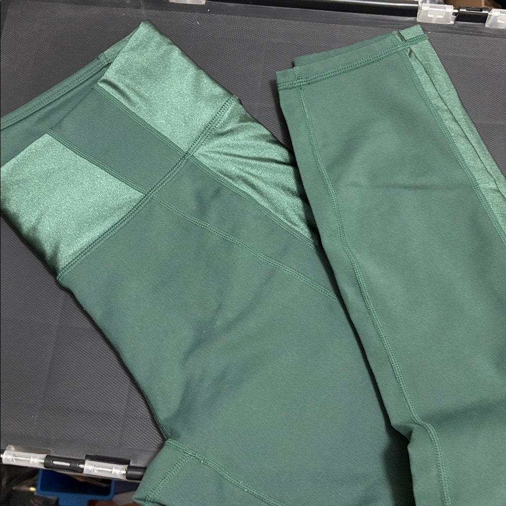 NWOT Fabletics Green Powerhold Leggings
